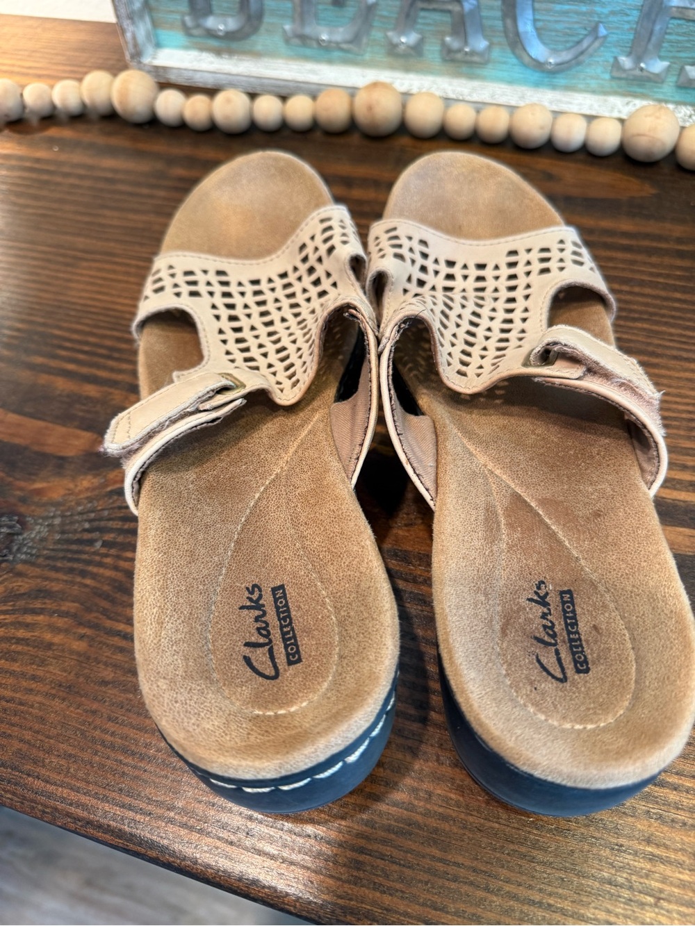 Clarks Collection Leather Slide Sandals Beige Cutout Comfort Wedge Size 7M - Picture 4 of 8